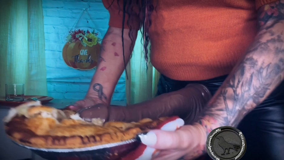 MistressRavenFD – GOBBLING DOWN BBC _ APPLE PIE